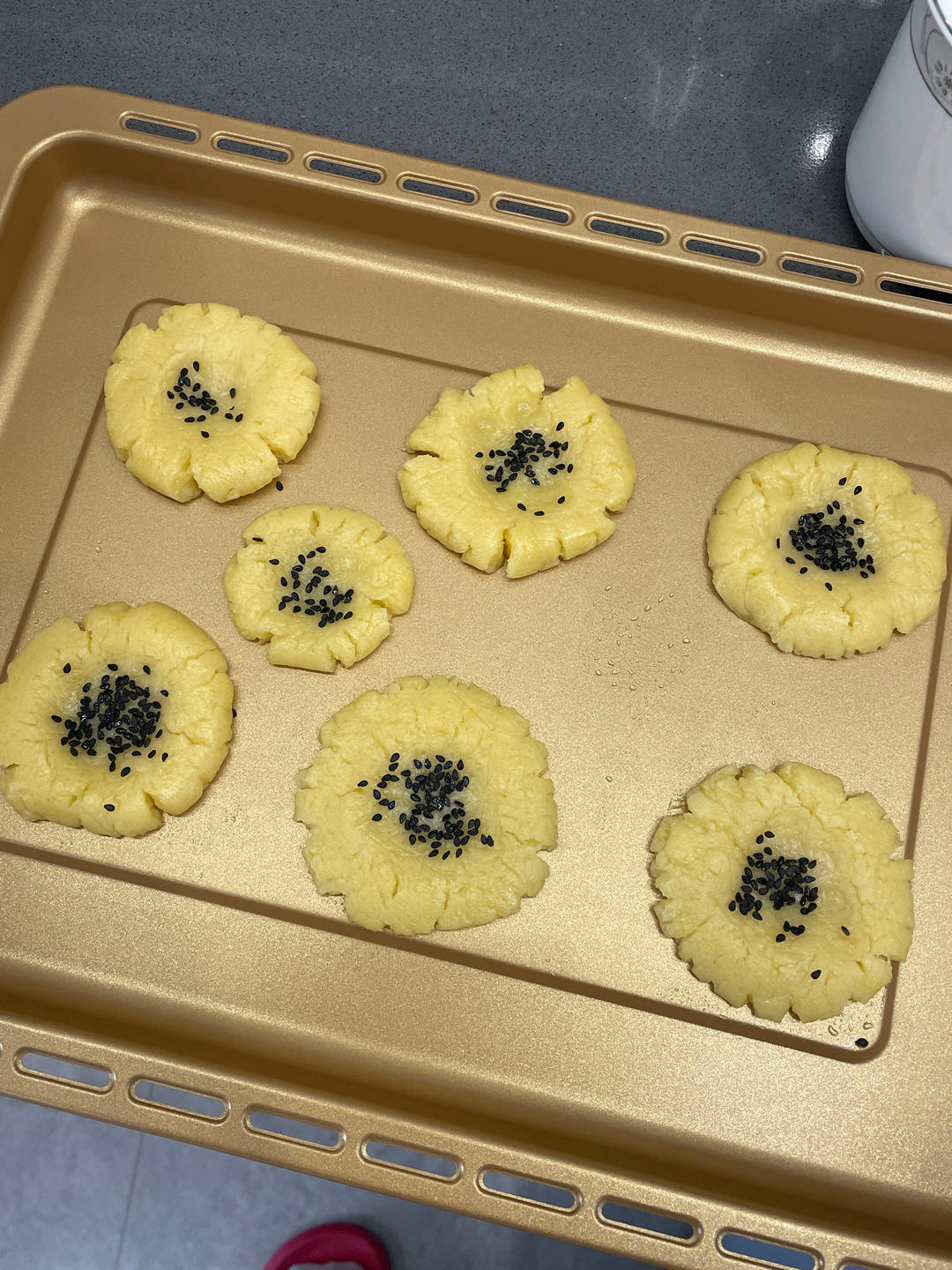 轻轻一按就碎掉的原味桃酥（不输猪油版）