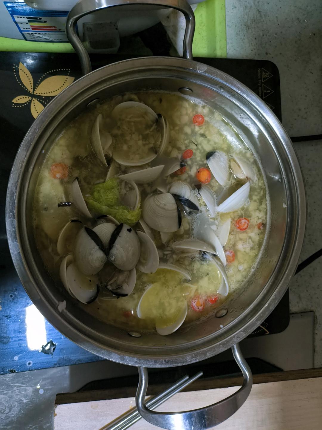 蒜蓉卜卜贝火锅
