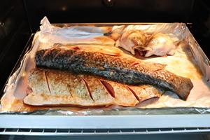 家庭式烤鱼，鱼香四溢！的做法 步骤3