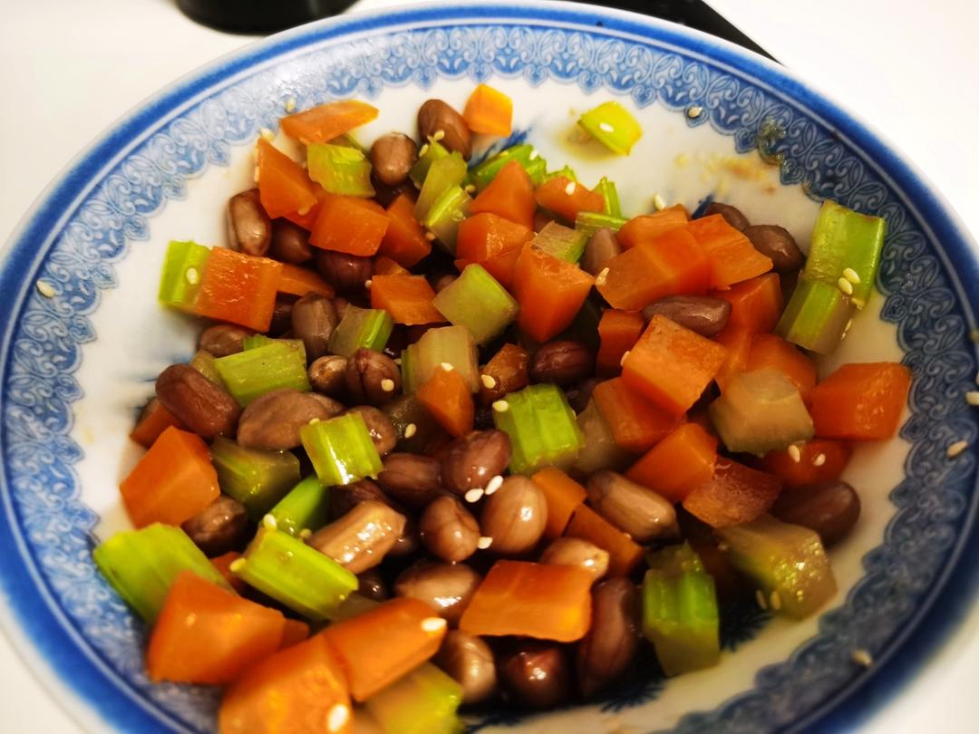 凉拌芹菜花生米胡萝卜