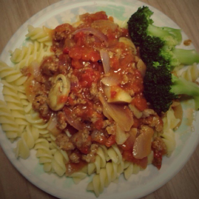 蕃茄蘑菇肉酱意大利面