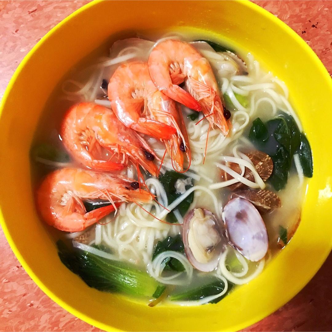 小英呐做的海鲜面