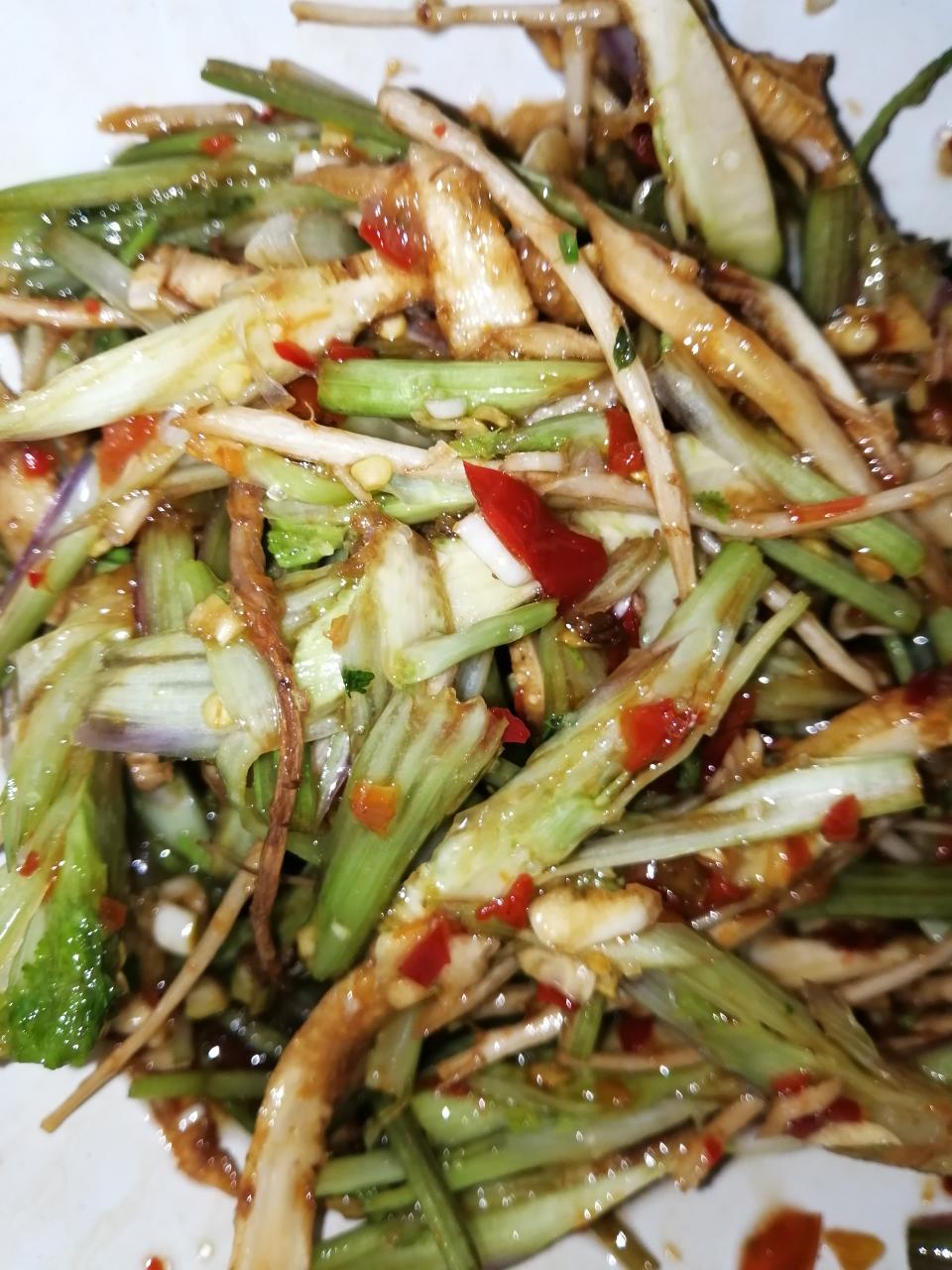 凉拌香菜根的做法