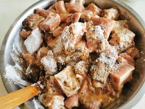 香脆四川传统炸酥肉的做法 步骤3
