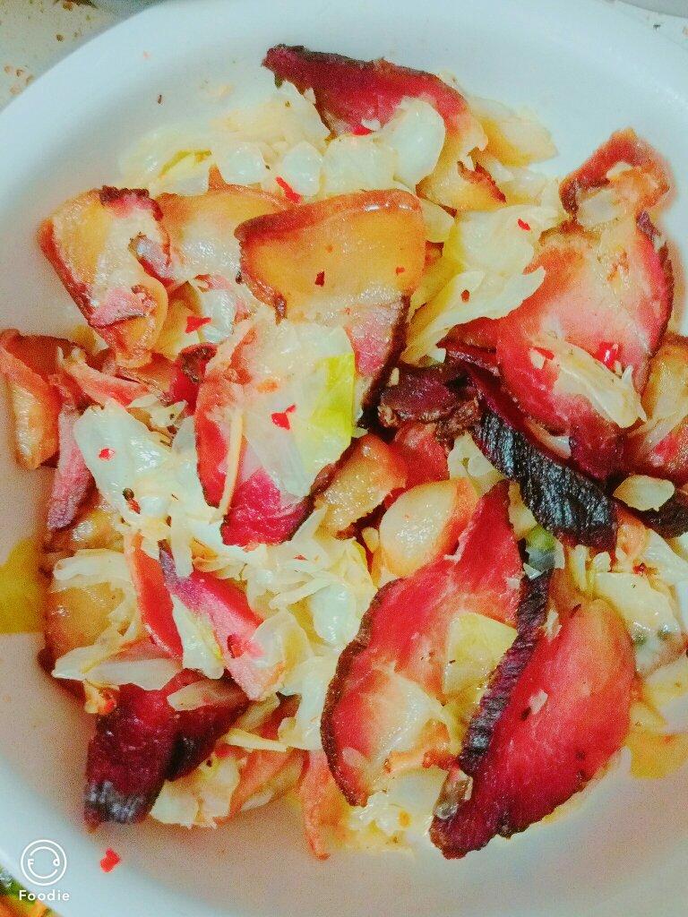 腊肉卷心菜