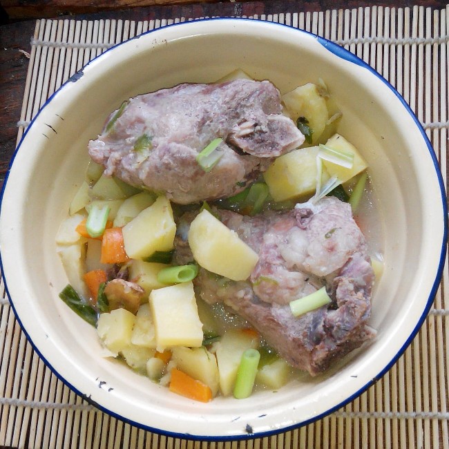 胡萝卜土豆骨头汤