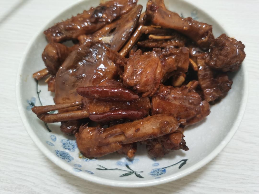 传统正宗的啤酒鸭配方和做法，鲜嫩香浓，只需炒千万不要焯水