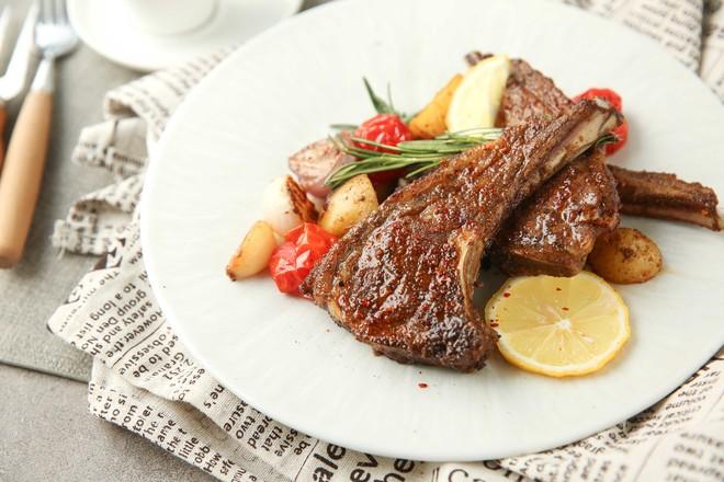 蒜香黄油孜然烤羊排的做法