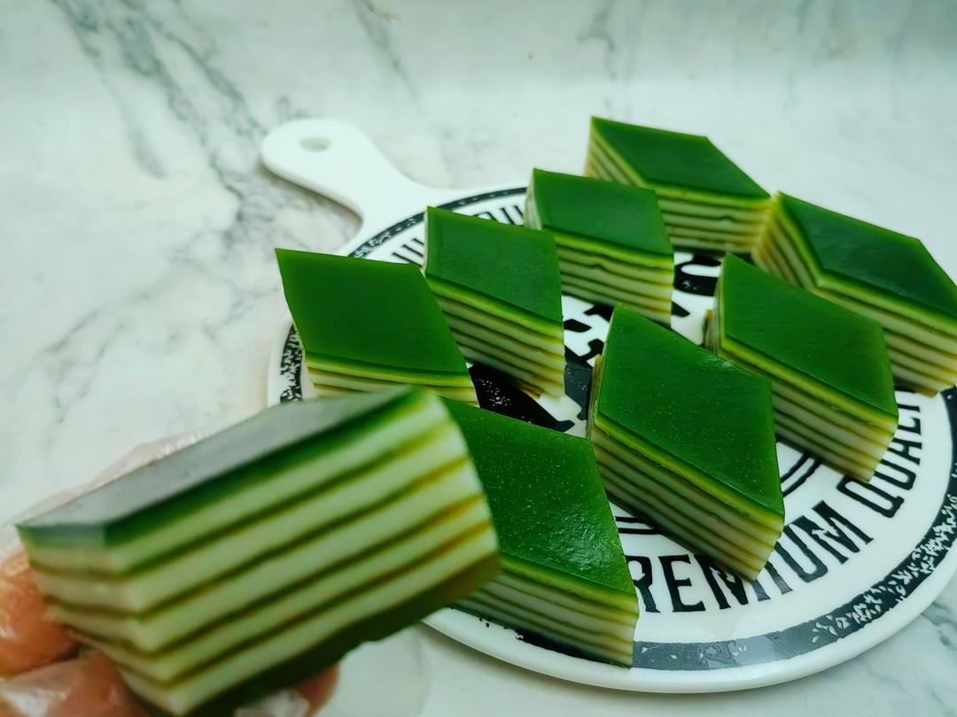 斑斓椰汁千层糕（马蹄粉、木薯淀粉版）