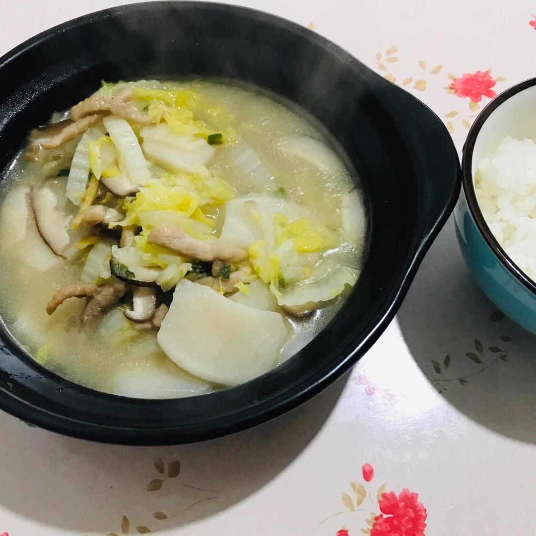 【白菜肉丝年糕汤】