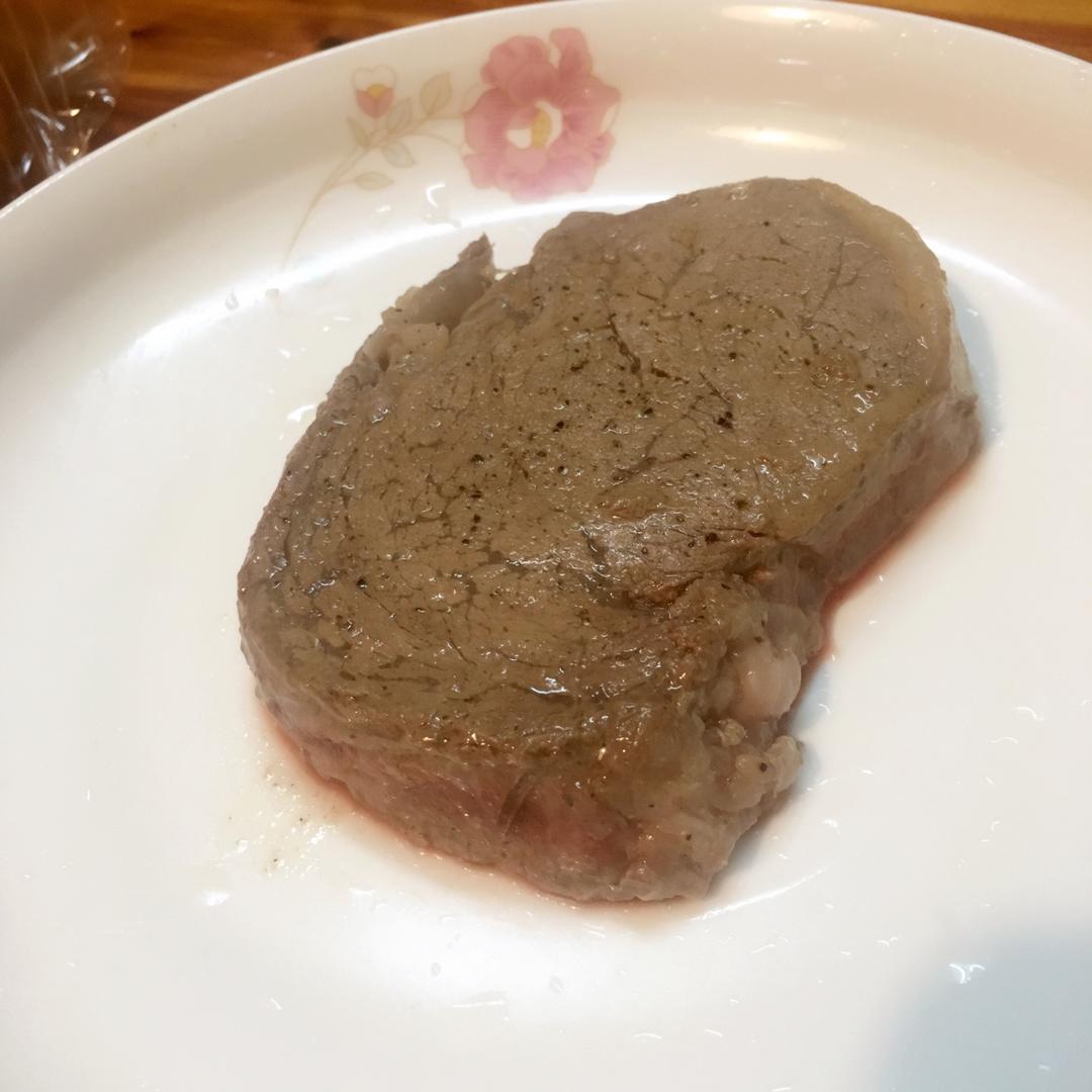 四分钟煎好一块鲜嫩多汁的牛排