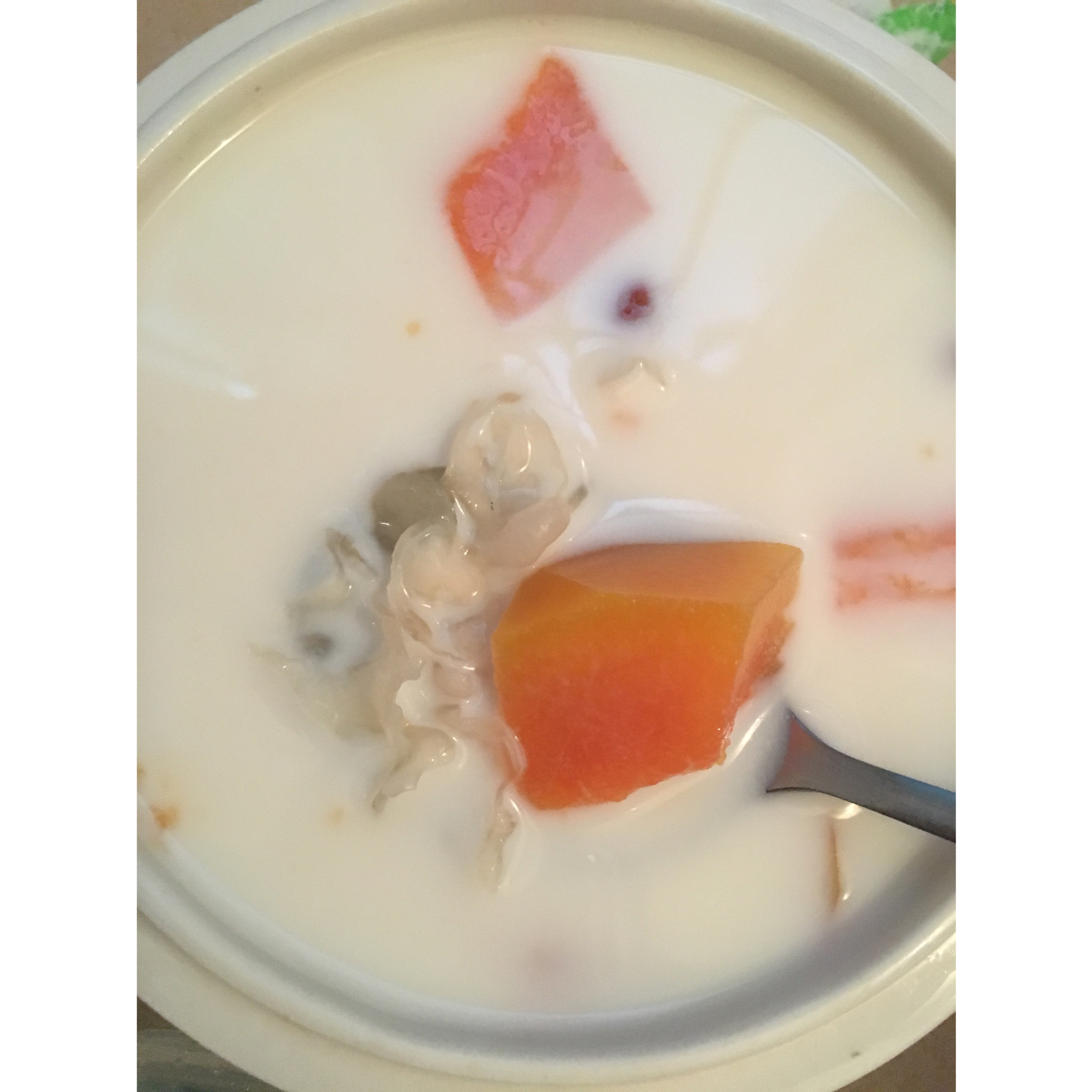 木瓜雪耳炖牛奶