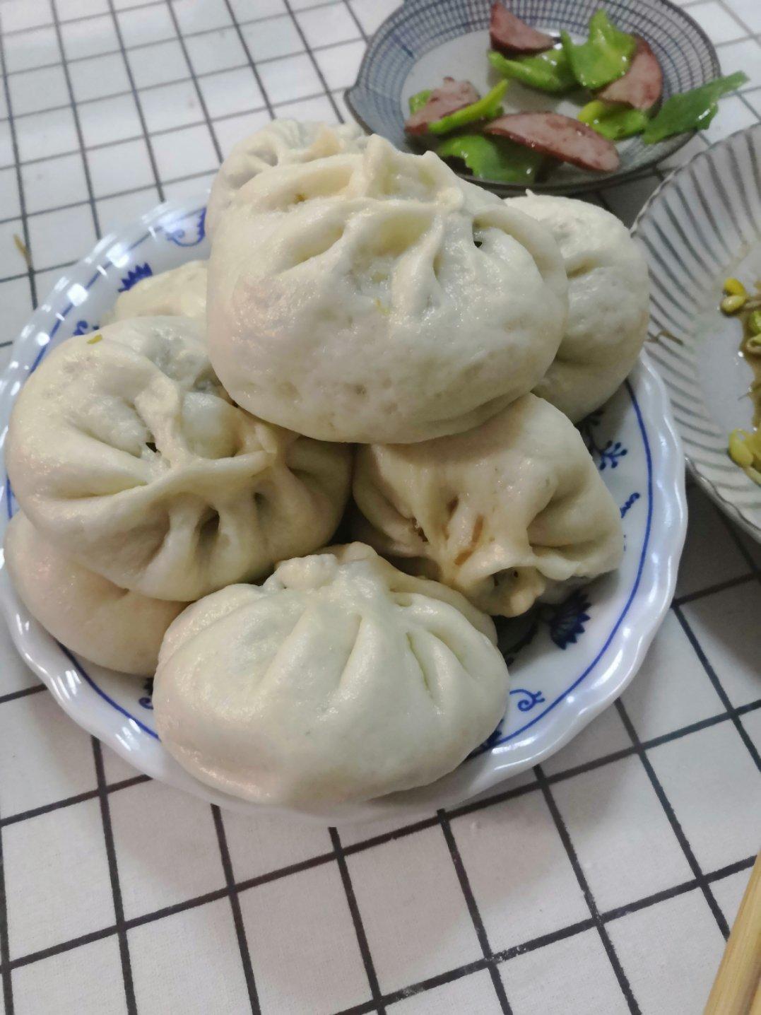 韭菜木耳鸡蛋包子