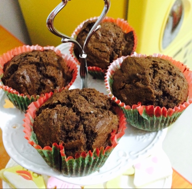 超润巧克力纸杯蛋糕（非常适合裱花、盖糖皮的cupcake方子）