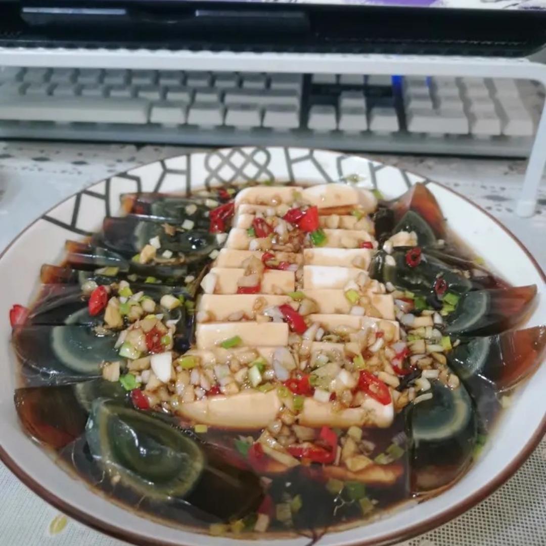 皮蛋拌豆腐