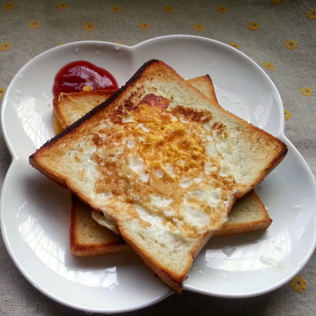 荷包蛋土司