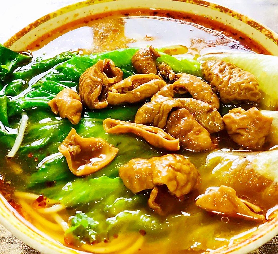 洗手挽发下厨房做的砂锅肥肠面