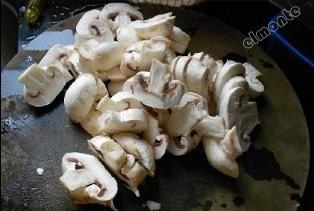 蘑菇素杂炒的做法 步骤3
