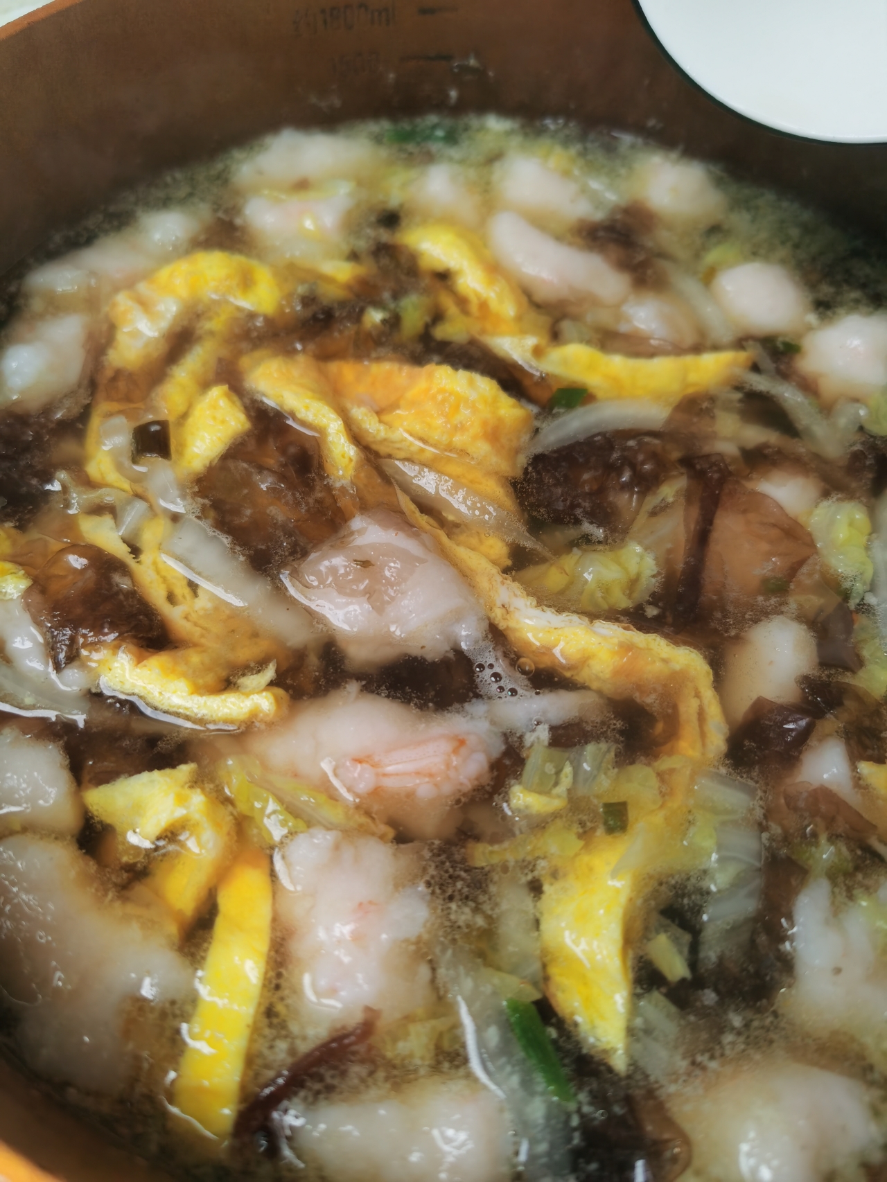 鲜美汤菜虾滑紫菜蛋丝汤的做法