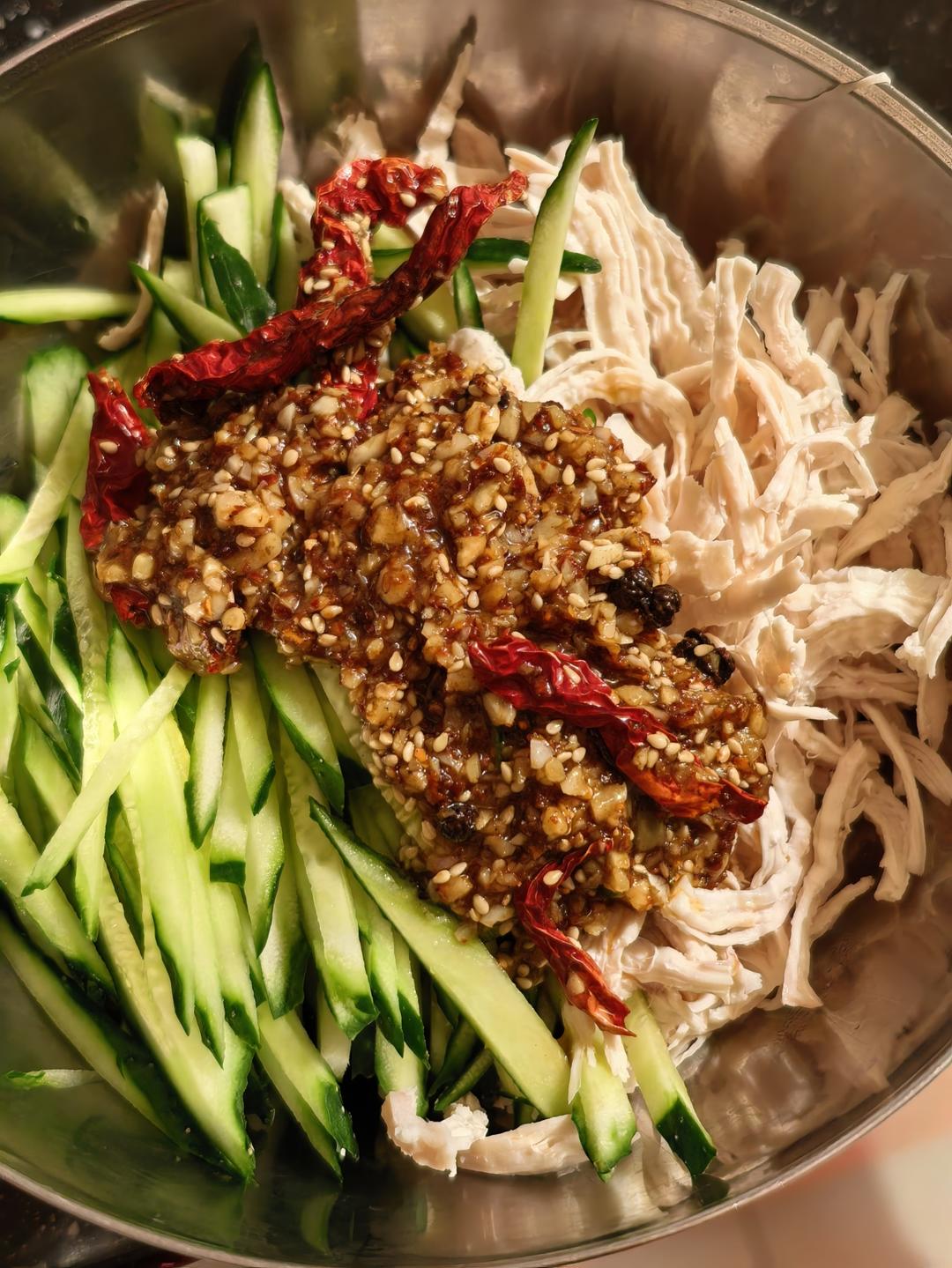 凉拌黄瓜鸡丝，好吃不胖