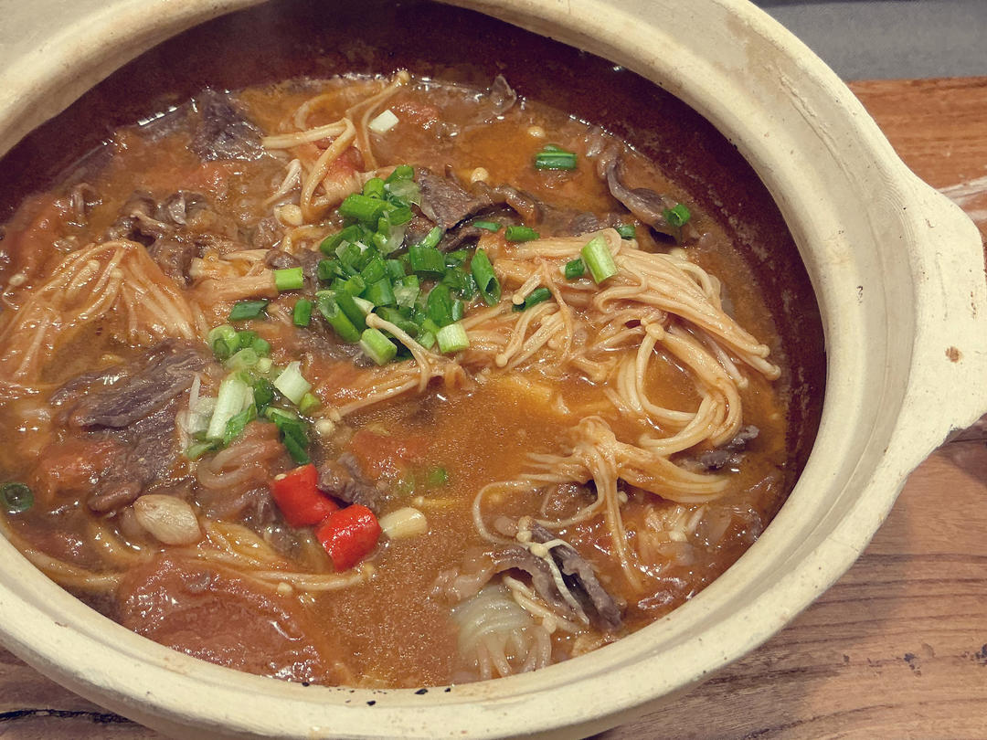 番茄肥牛金针菇煲（深夜放毒少女）