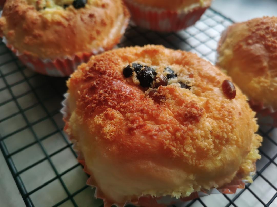 椰蓉蜜豆泡浆面包