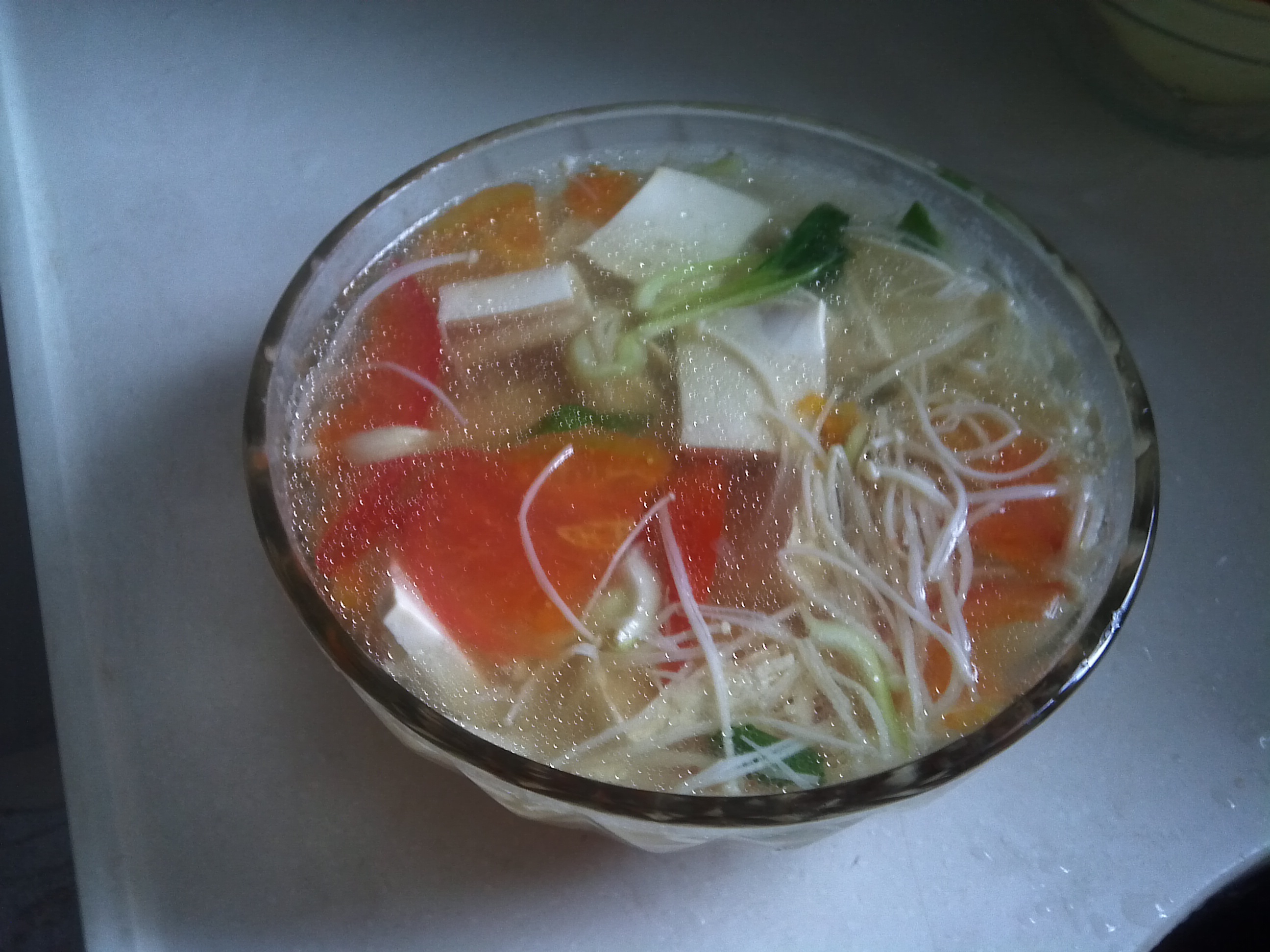 金针菇豆腐肉片汤