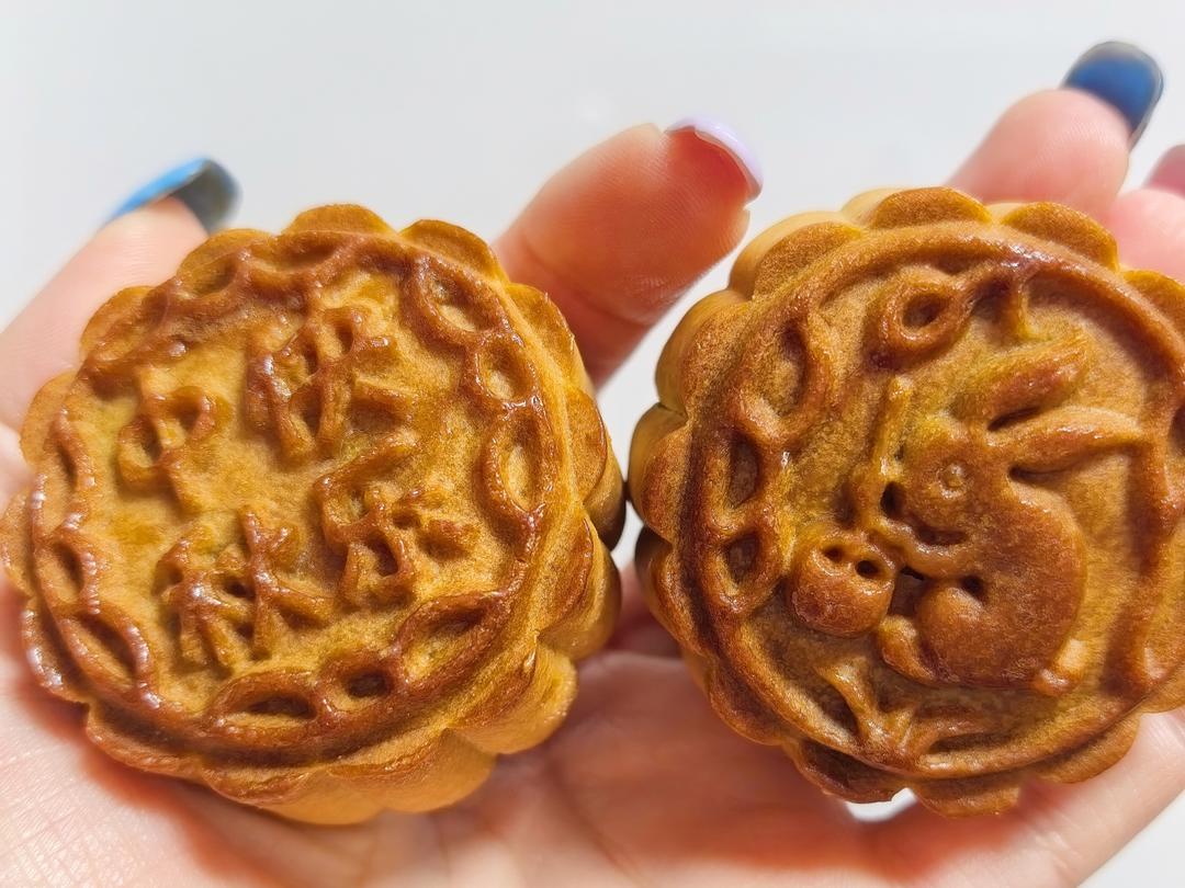 广式豆沙蛋黄月饼（步骤超详细，新手适用）