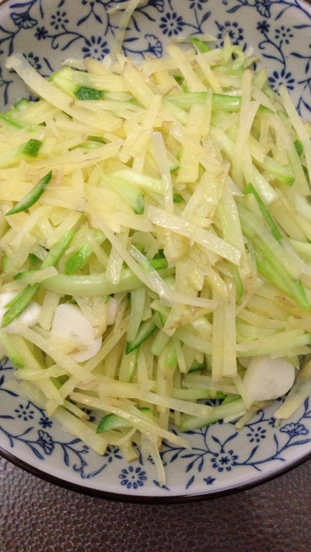 土豆丝炒黄瓜丝的做法