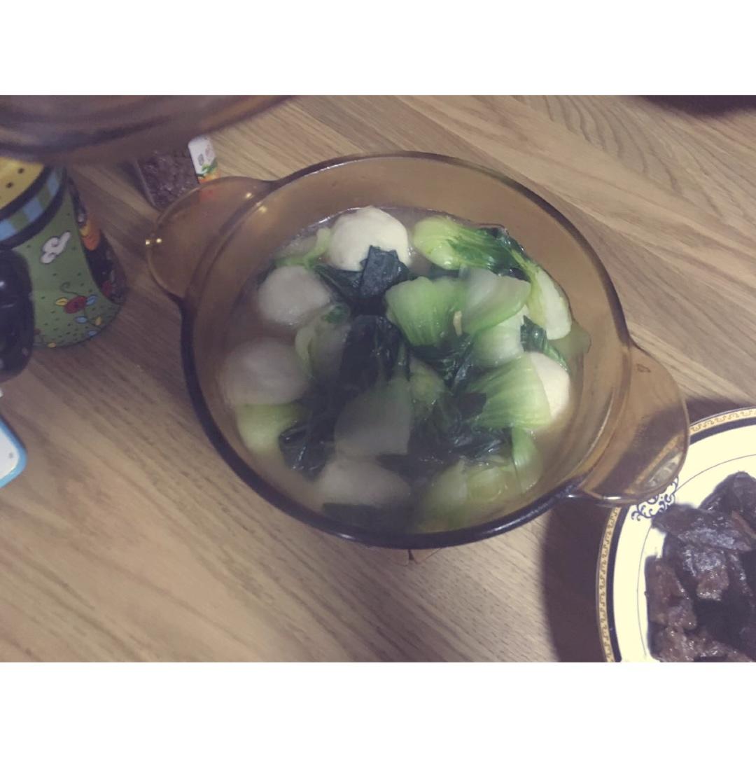 鱼丸豆腐青菜火锅