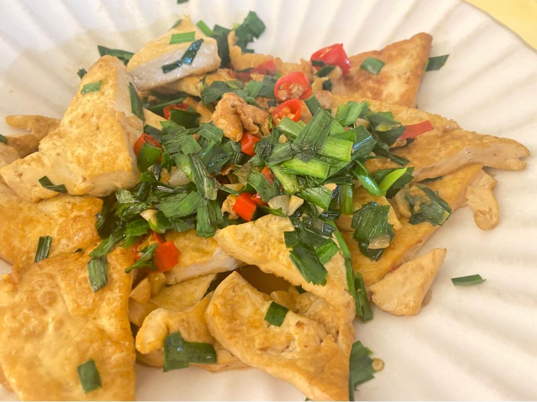 韭菜炒豆腐