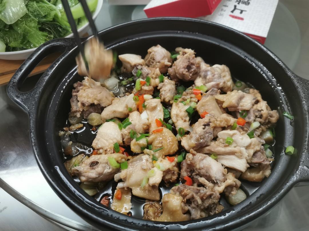 沙姜鸡煲