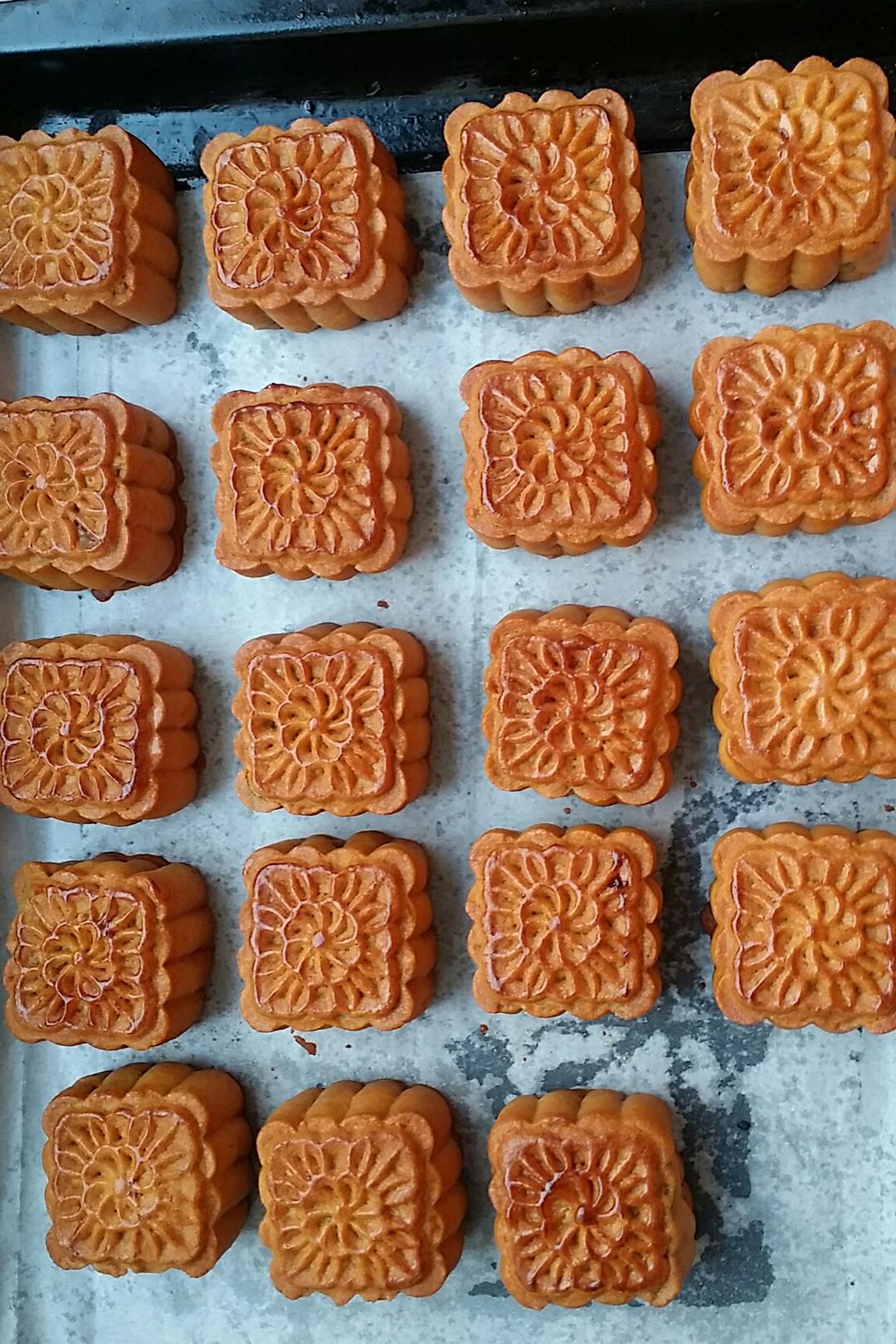广式月饼——蛋黄莲蓉月饼