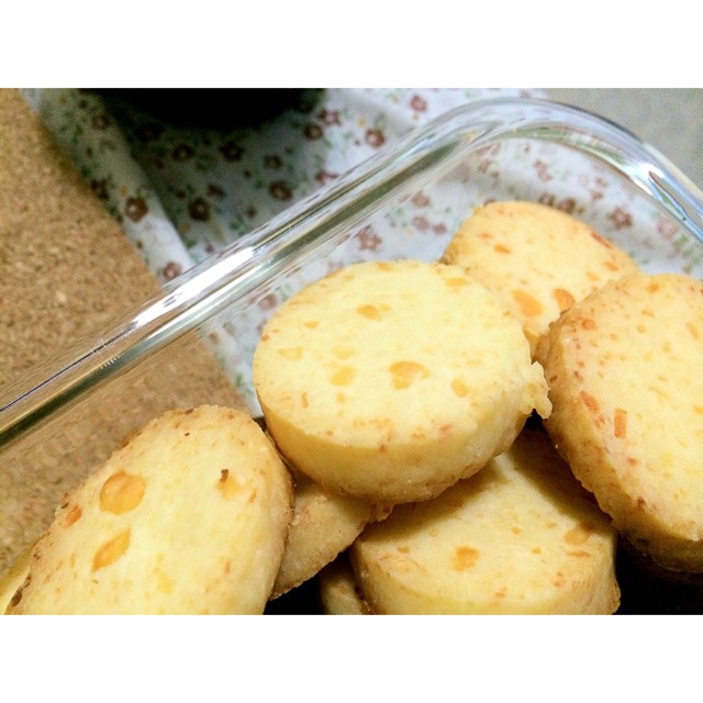 粒粒切达奶酪饼干