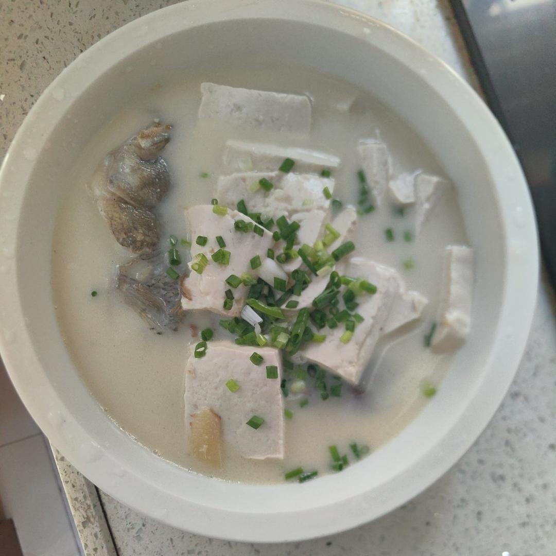 奶白鲫鱼豆腐汤|一条鱼最后的温柔