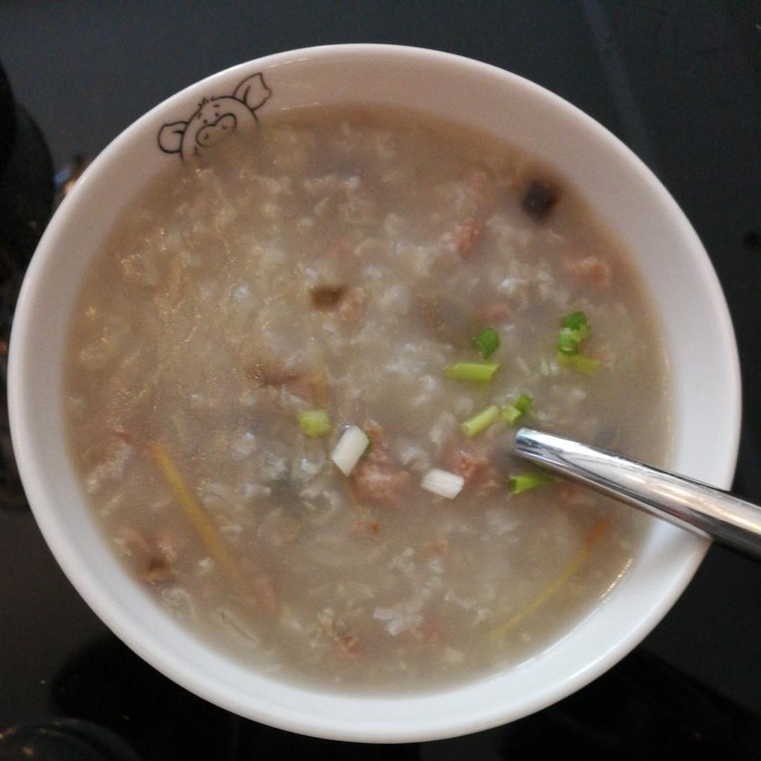 电饭煲版皮蛋瘦肉粥