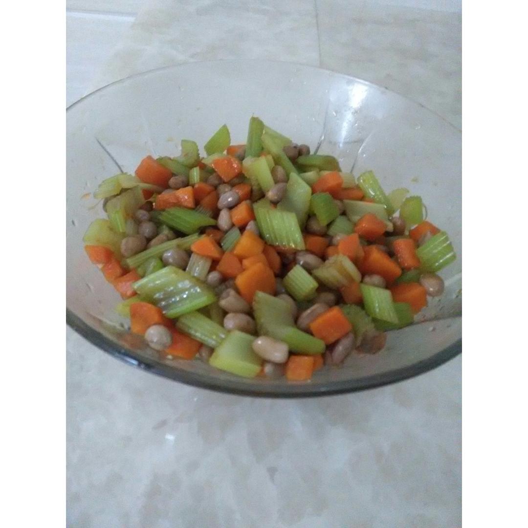 凉拌芹菜花生米胡萝卜