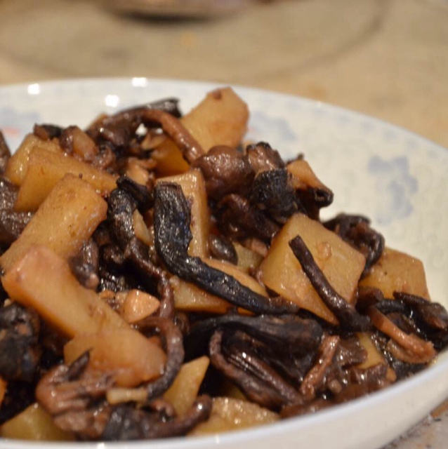 素版小鸡炖蘑菇—榛蘑炖土豆