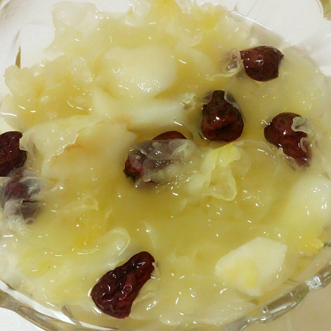 雪梨银耳红枣汤
