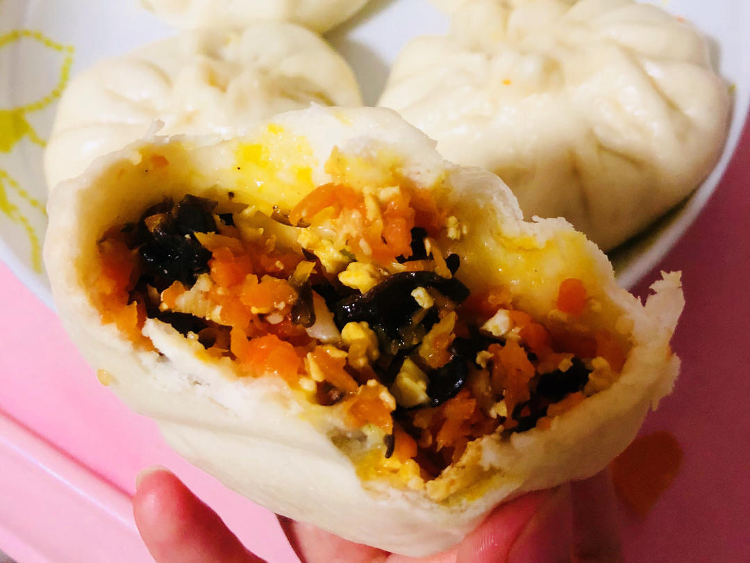 胡萝卜木耳鸡蛋素包子