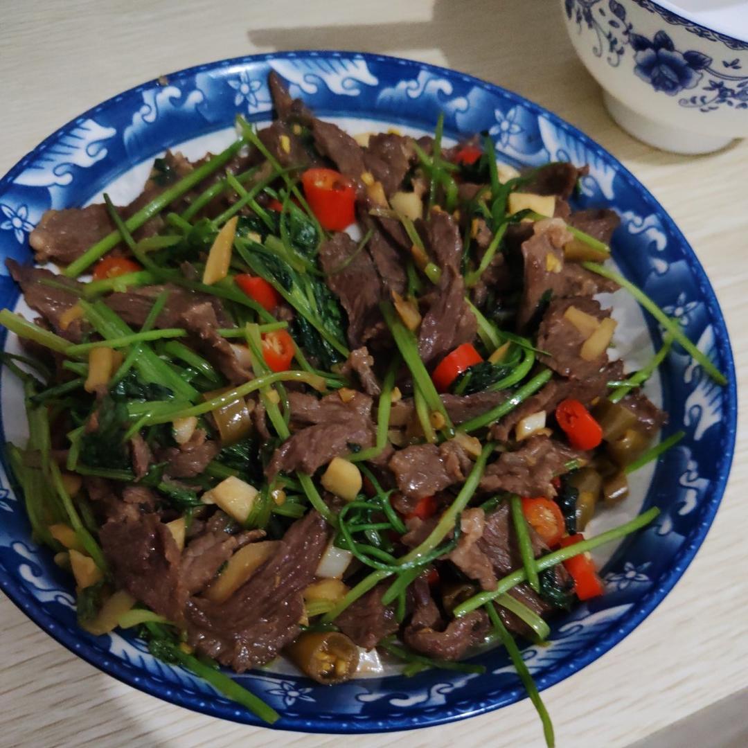 小炒黄牛肉，肉嫩味香！太好吃了简直是米饭杀手！
