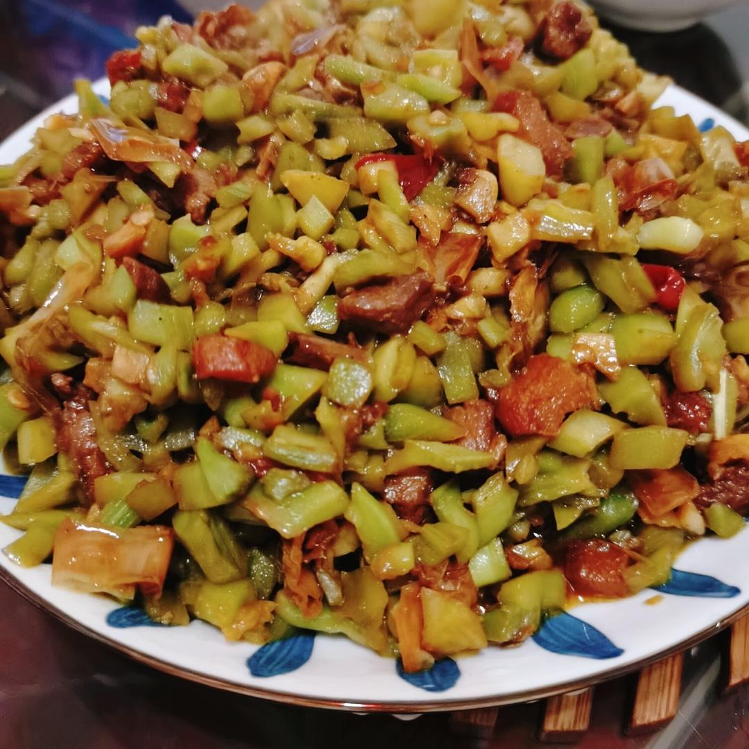 脆爽下饭的【白辣椒贡菜炒肉哨】