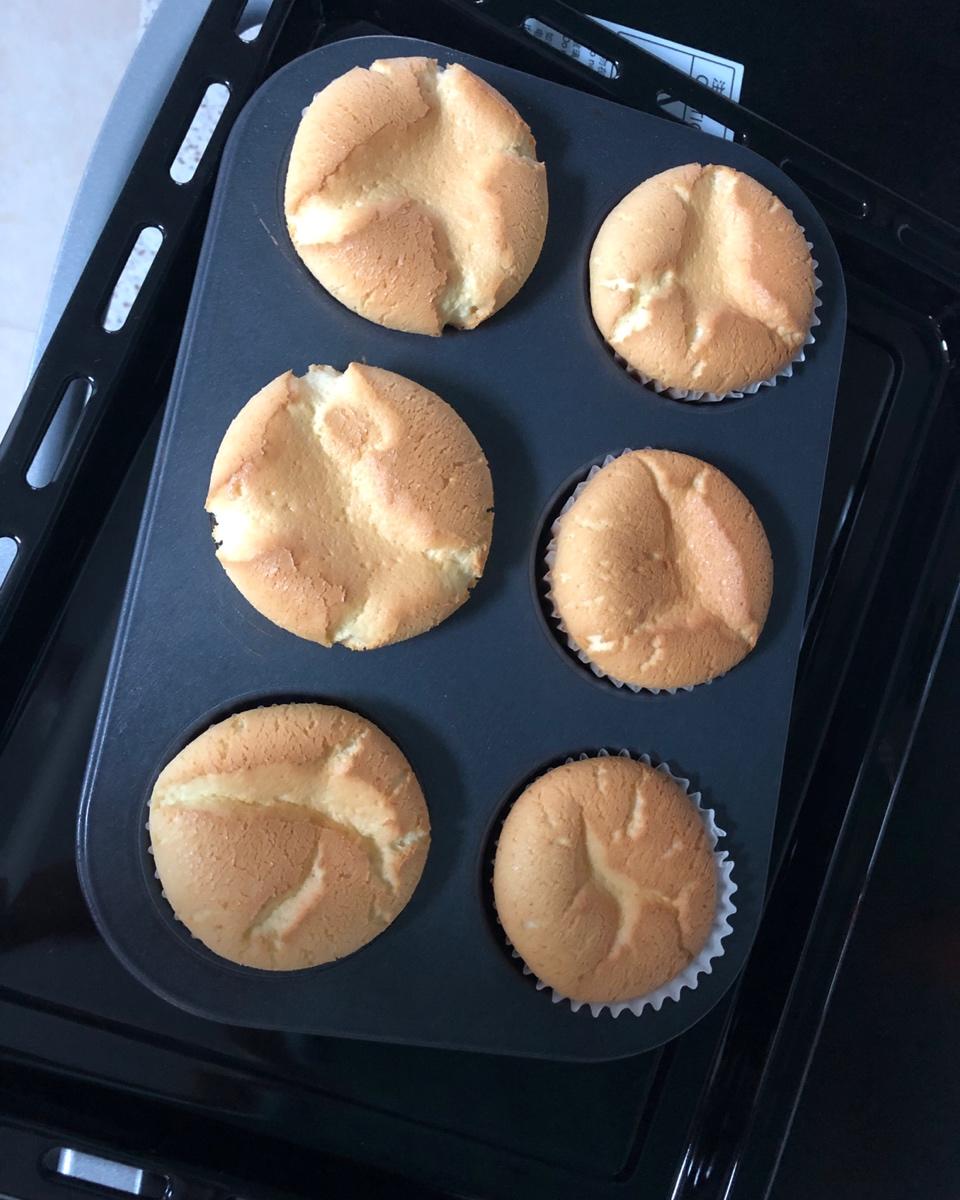 不塌不凹的纸杯戚风蛋糕