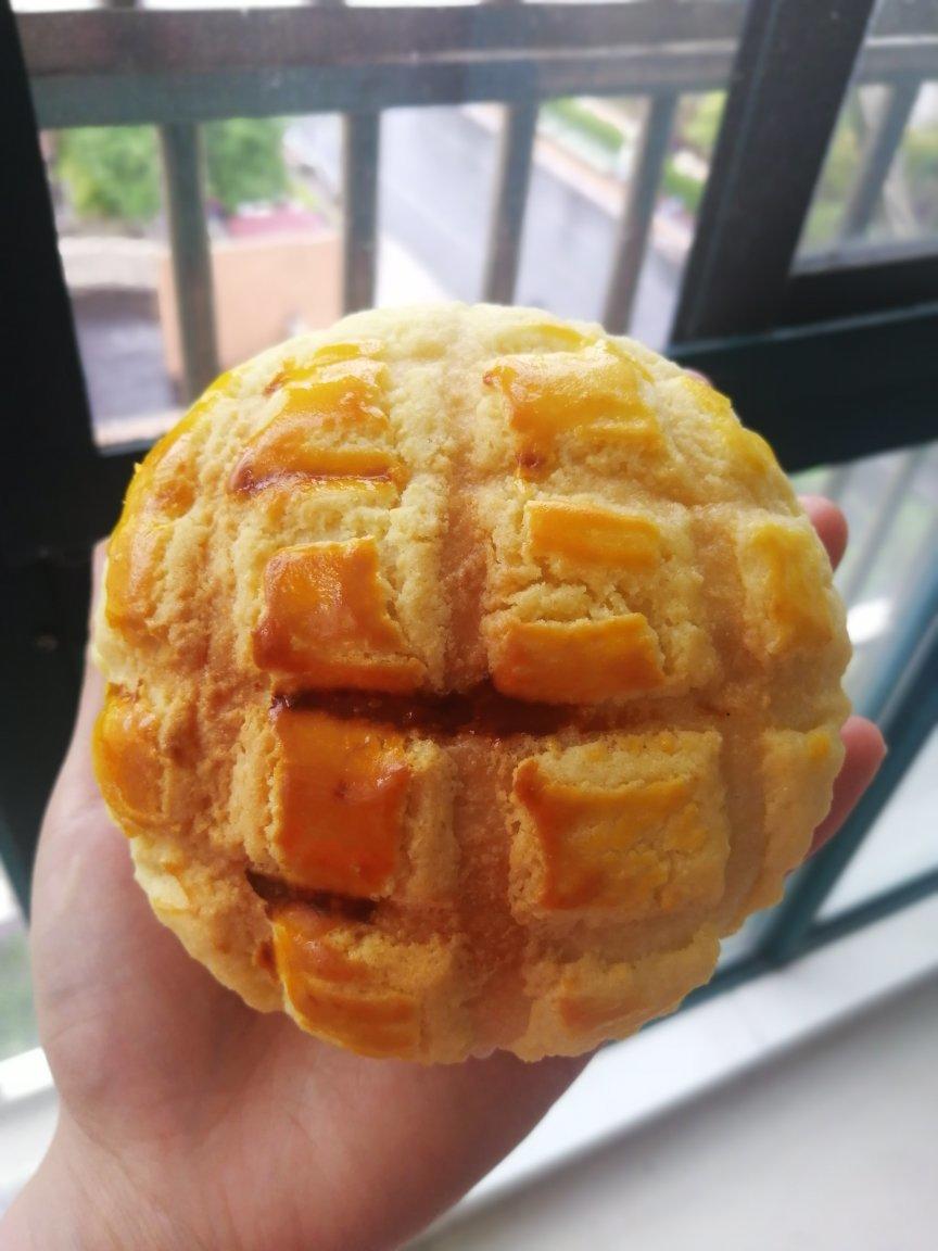 好吃到炸裂的港式菠萝包（附带制作酥皮的小视频）