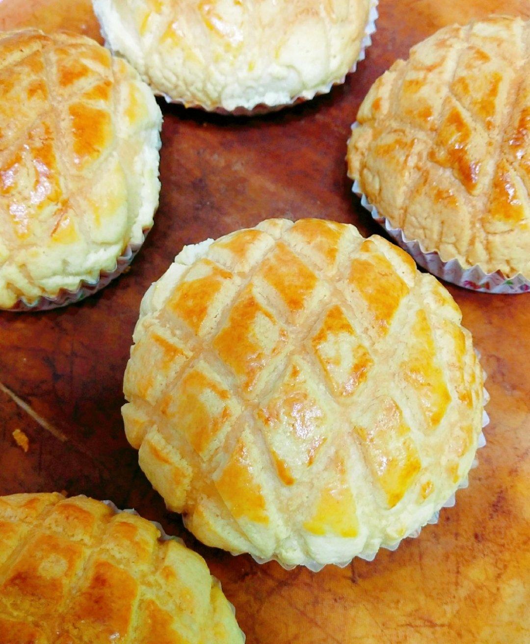 夏至未至有梧成林做的好吃到炸裂的港式菠萝包(附带制作酥皮的小视频)