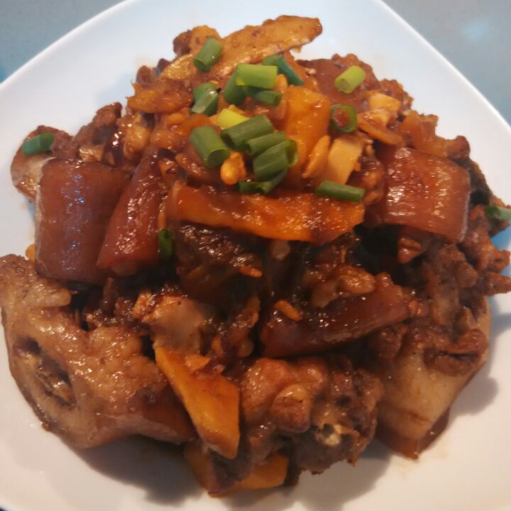 红烧猪尾
