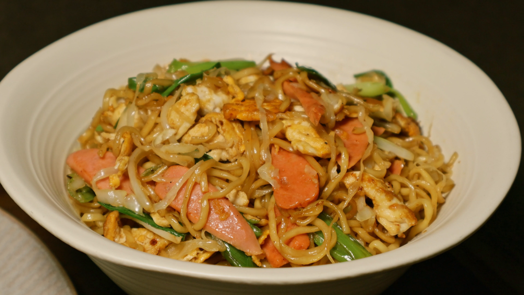 根根分明，油润焦香｜这盘炒方便面是我最拿手的宵夜！