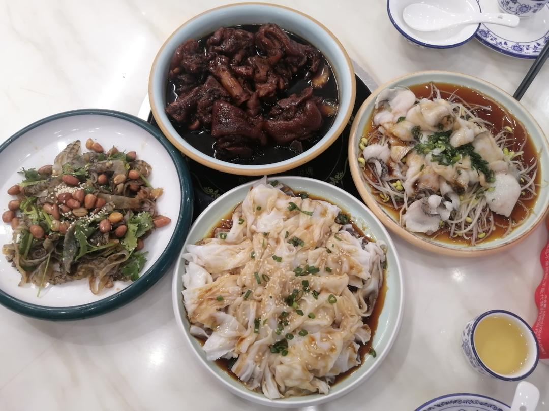 八时入席菜谱——番茄薯仔鳕鱼煲