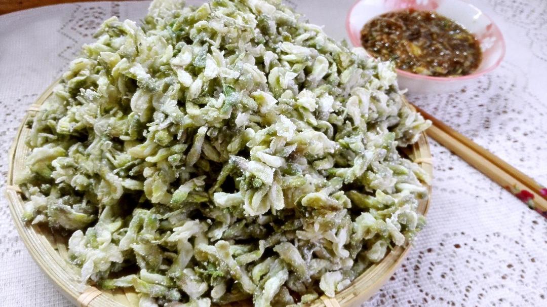 槐花麦饭的做法
