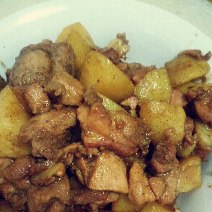 鸡腿炖土豆